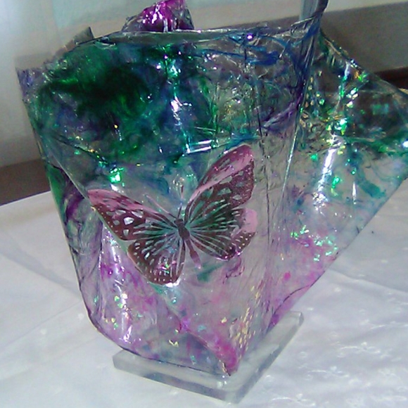 Made by Misty resin vase - Picture 2 of 4
